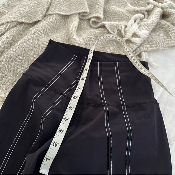 Carbon 38 Women’s Extra Small Black Striped Leggings - Picture 6 of 7